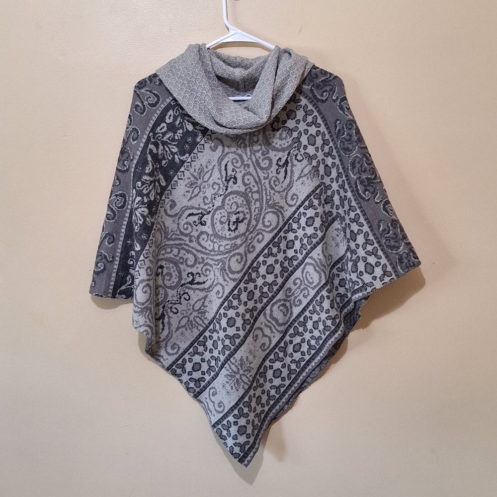 NWT Peruvian Link Graphite Alpaca Cape